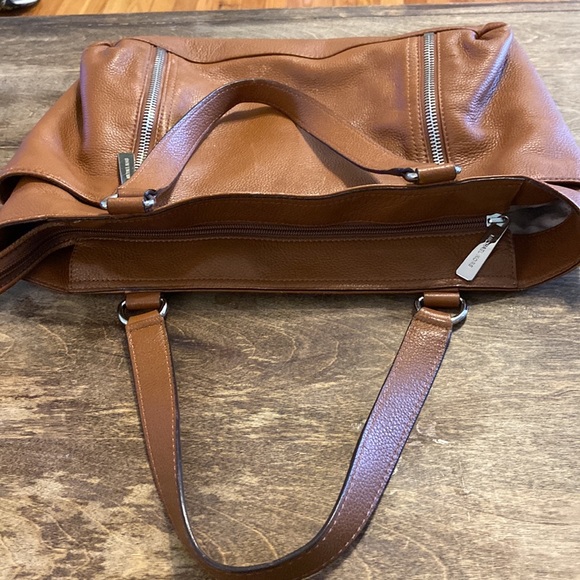 Michael Kors Tote with zipper detail - Picture 7 of 12